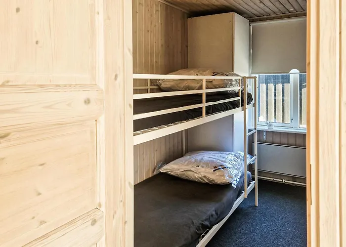 3 Bedroom Cozy In *